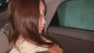 FC2-PPV-1954757 동네에서 개인 어린이집 주차장에서 놀고 있습니다. - - 입금하면서 남의 막대기로 대량의 물총을 저지르는 아내. 야동온라인